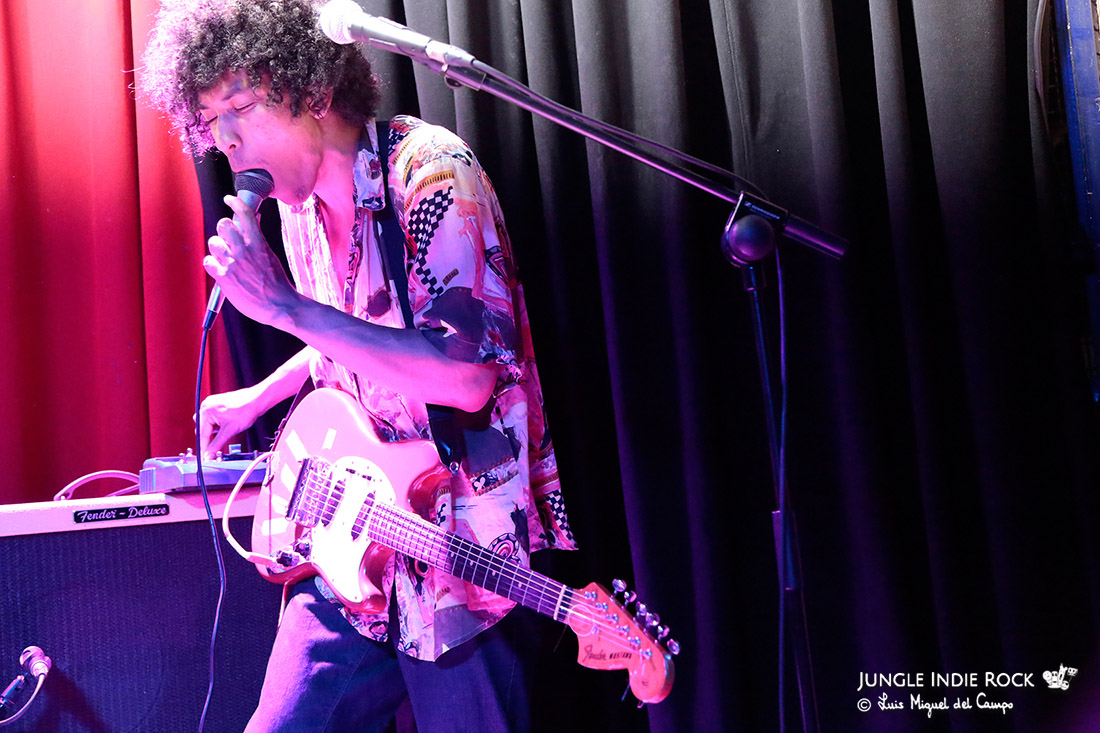 Dinho Almeida. Boogarins crónica en la sala El Sol