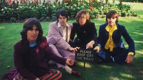 The Beatles - While My Guitar Gently Weeps